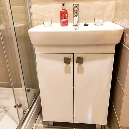 Laura Apartman *