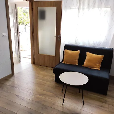 Laura Apartman *